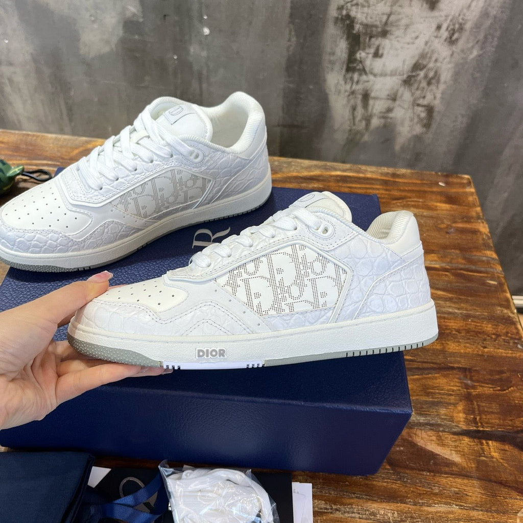 DIO Sneakers