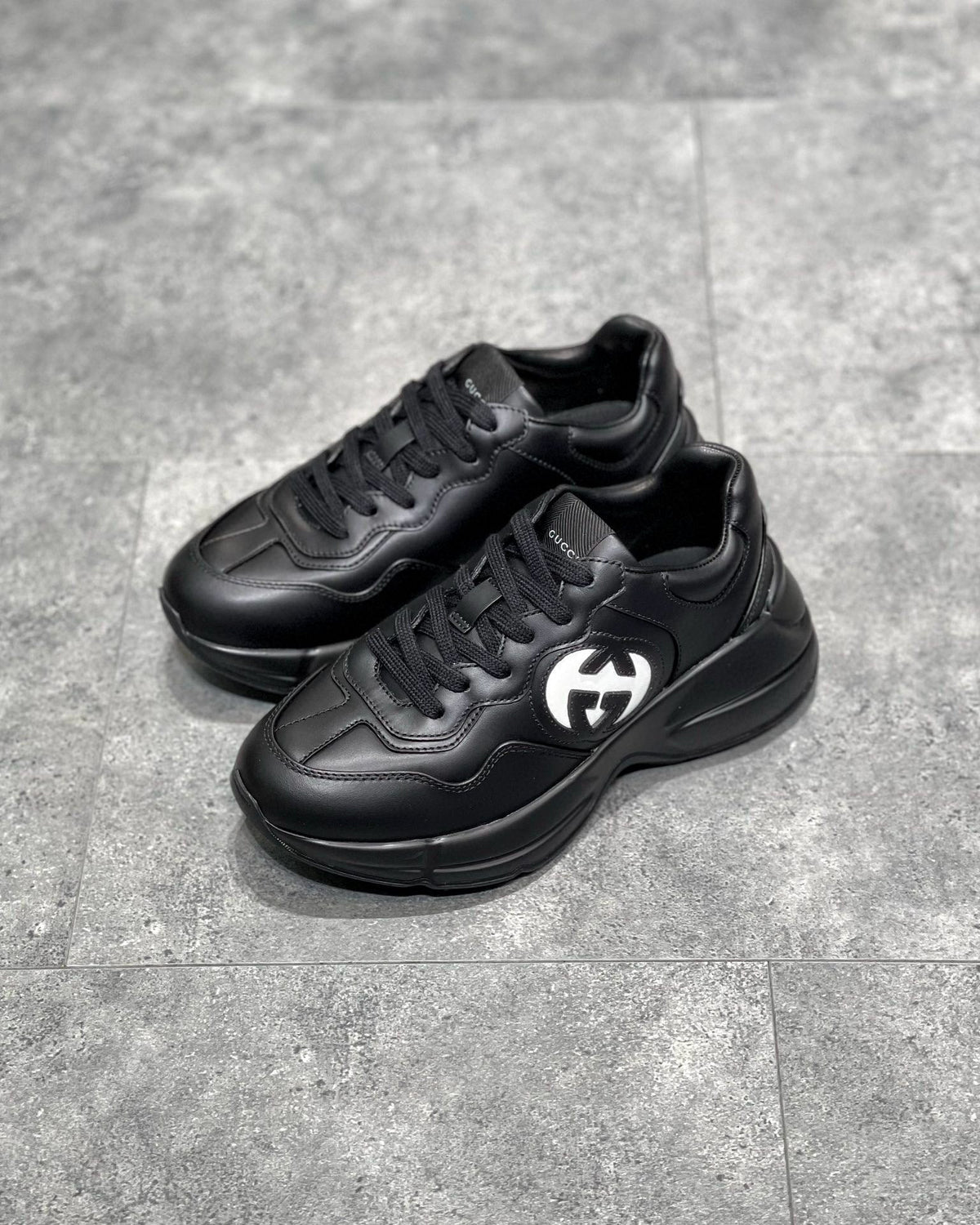 GUC Sneakers