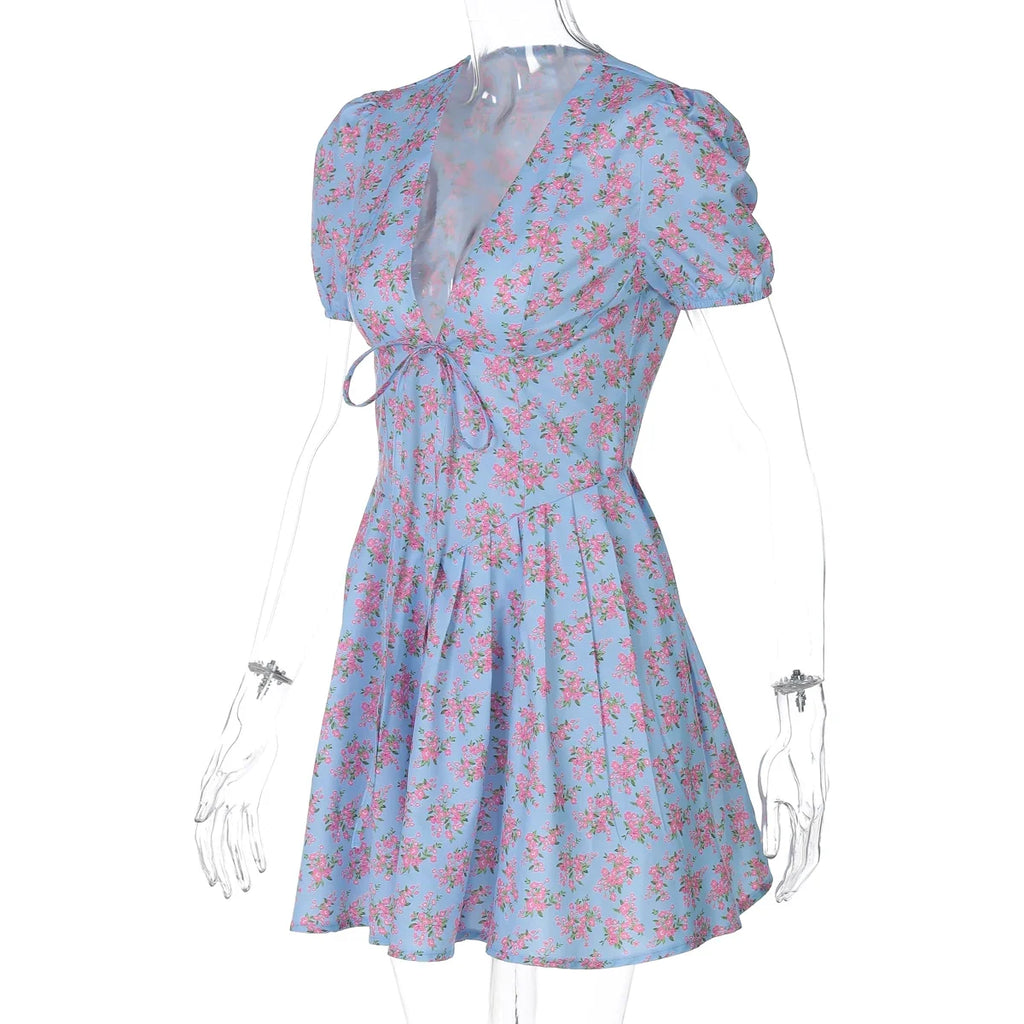 Hugcitar 2026 Floral Print V Neck Short Sleeve Lace Up Zip Up Sexy Slim Pleated Mini Dress Summer Elegant Outfits Party Vacation