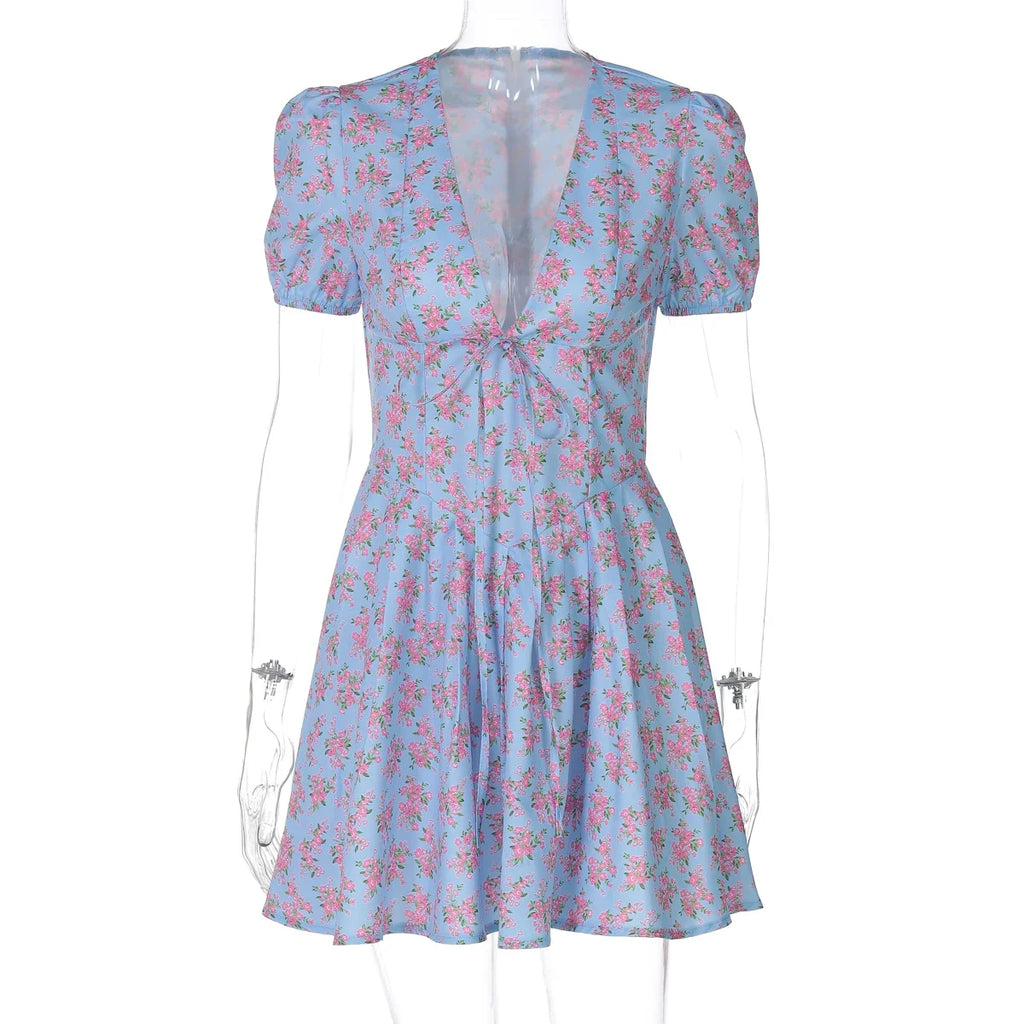 Hugcitar 2026 Floral Print V Neck Short Sleeve Lace Up Zip Up Sexy Slim Pleated Mini Dress Summer Elegant Outfits Party Vacation