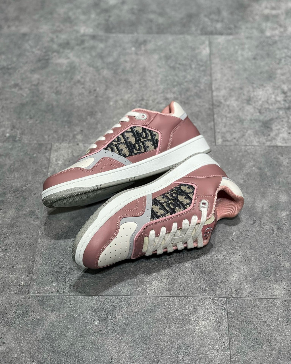 DIO Sneakers