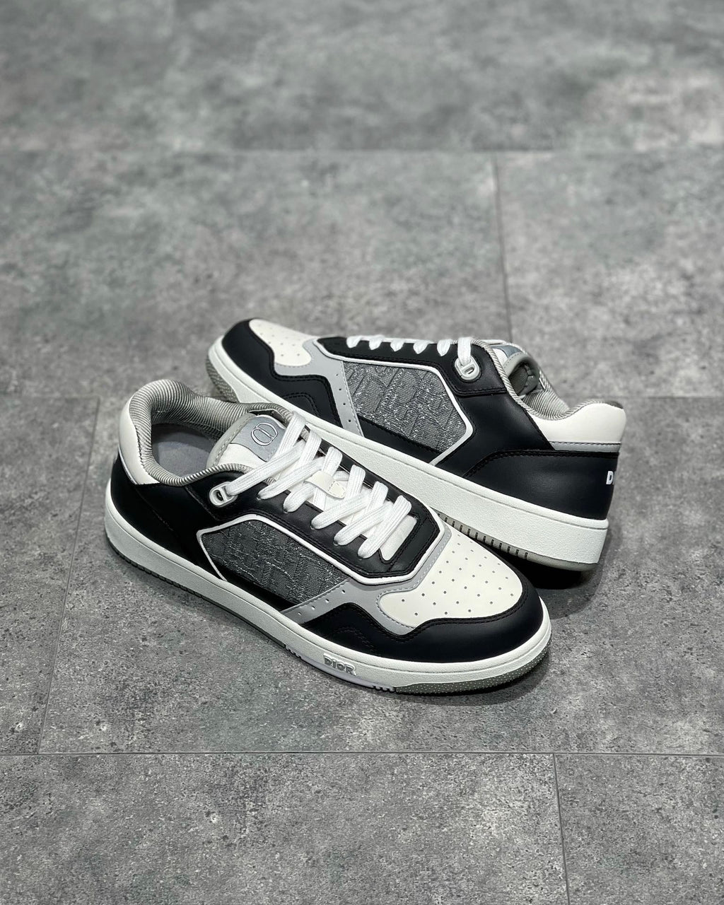 DIO Sneakers
