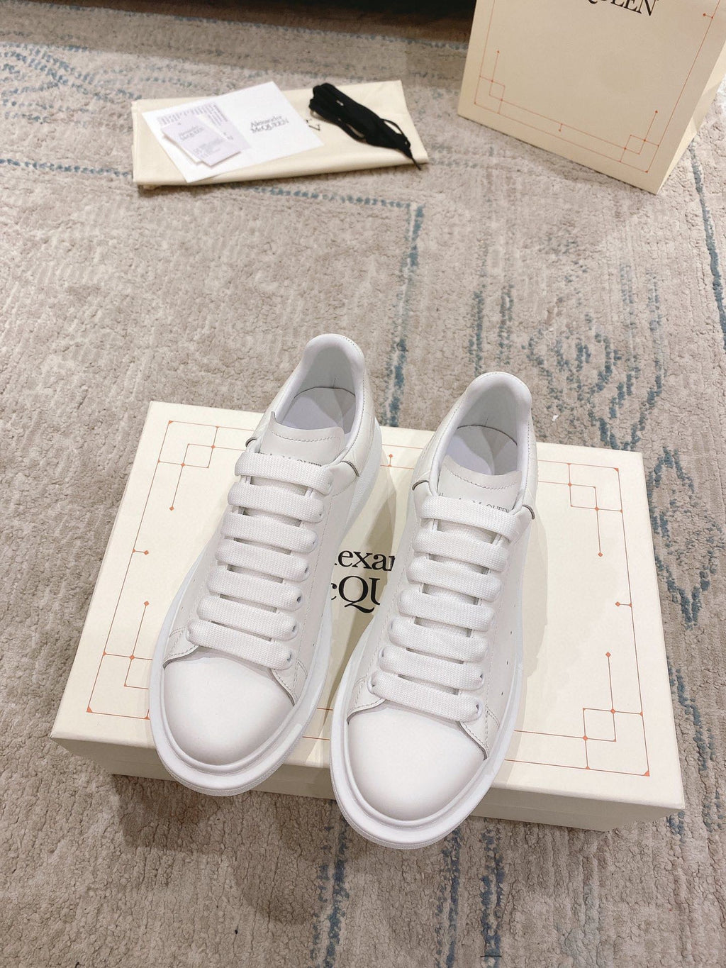 Sneakers & Shoes