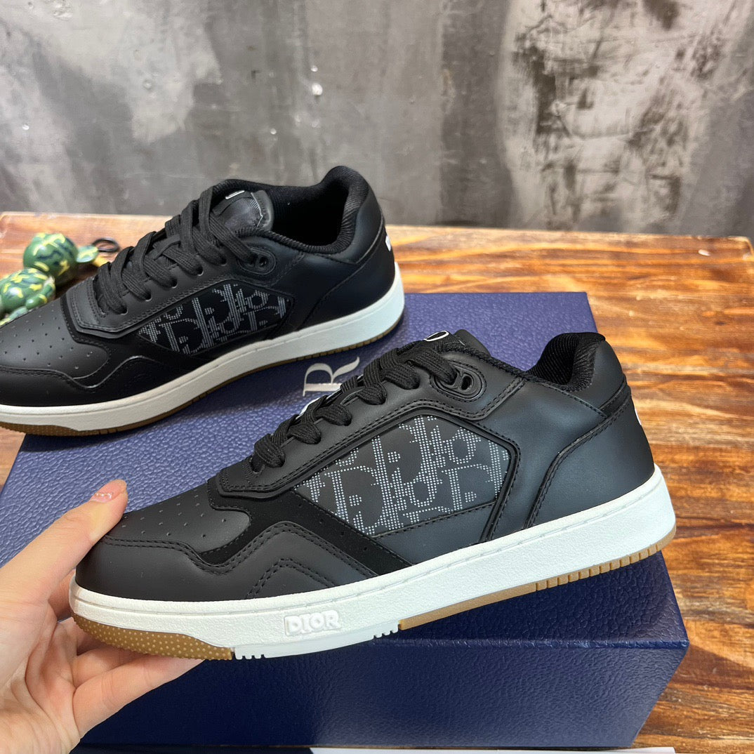 DIO Sneakers